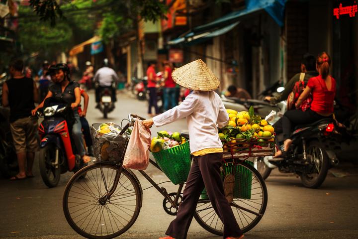 HOT: Camera siêu zoom “bóc” - Cảm hứng video marketing từ Hotspot Matrix