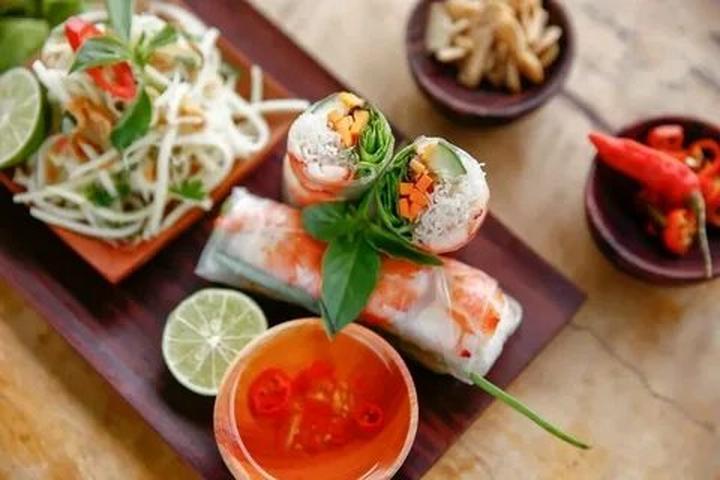 Từ Phụ nữ tuổi này dễ có 